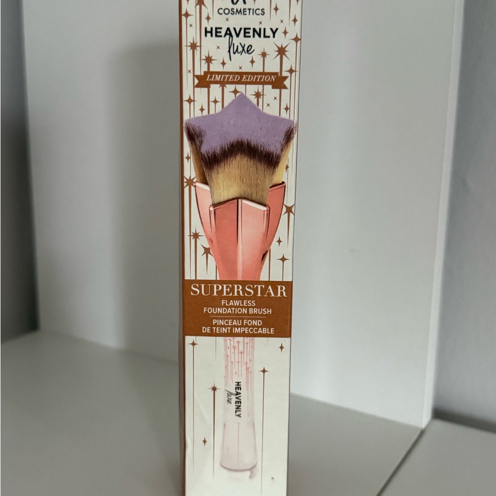 IT Cosmetics Superstar Foundation Brush
